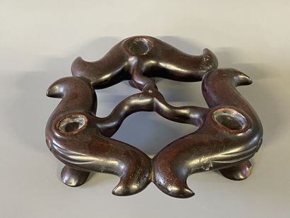 Socle en bois exotique sculpté pour brule...