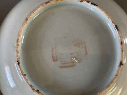 Ensemble de dix soucoupes en porcelaine de...