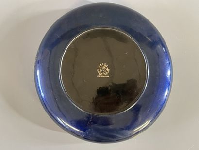 Coupe en laqué à décor de dragons et intérieur...