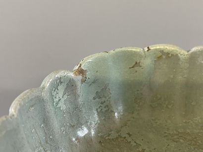 Coupe en grès émaillé. 

H. :3 cm. D. :9,5...