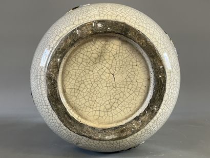 Vase en céramique émaillé craquelé à décor...