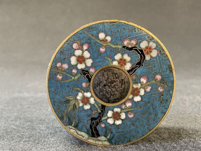 JAPON Boite cylindrique en émaux cloisonnés....