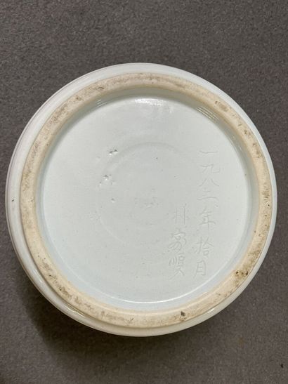 Coupe ovale et deux cache pots ajouré en...