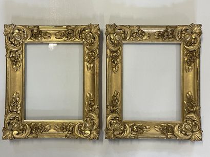 Paire de cadres en bois sculpté et doré.

XIX°...