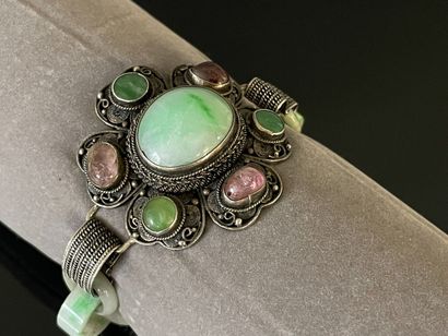 Bracelet en argent étranger serti de cabochons...