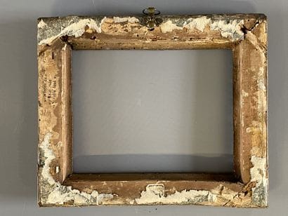 Petit cadre en bois sculpté et doré.

Epoque...