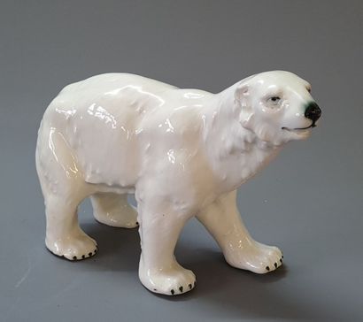 Ours polaire en céramique, émail blanc

Vers...