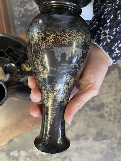 INDOCHINE XX° Paire de vases et service fumeur...