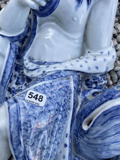 Buveur en porcelaine blanche et bleue de...