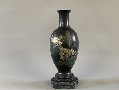 INDOCHINE XX° Vase ovoide en bois laqué d'un...