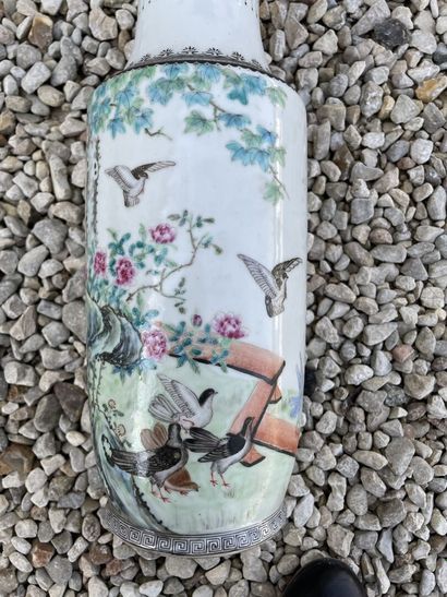 Vase balustre en porcelaine de Chine sur...