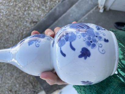 Vase à double gourde en porcelaine à décor...