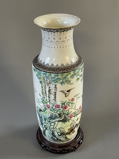 Vase balustre en porcelaine de Chine sur...