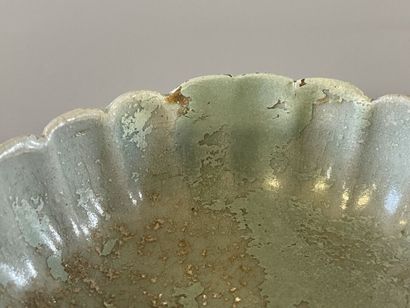 Coupe en grès émaillé. 

H. :3 cm. D. :9,5...