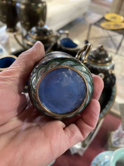 Service à thé asiatique en émaux cloisonnés...
