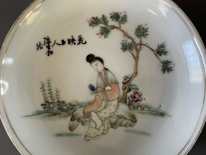 Ensemble de dix soucoupes en porcelaine de...