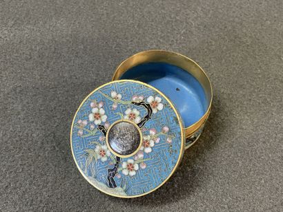 JAPON Boite cylindrique en émaux cloisonnés....