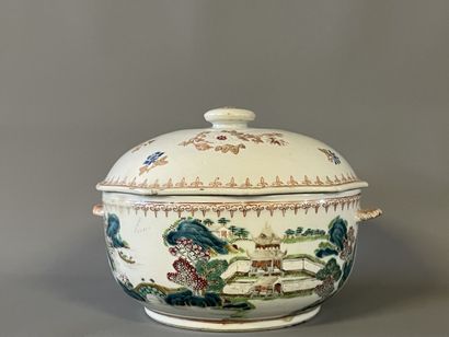 Soupière en porcelaine de Chine à décor de...