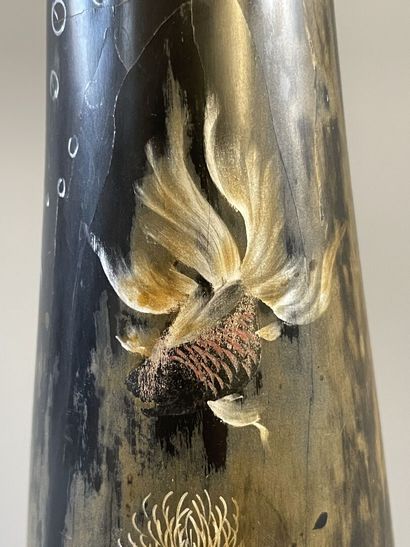 Grand vase soliflore en bois laqué d'une...