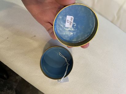 JAPON Boite cylindrique en émaux cloisonnés....