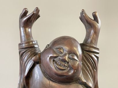 Bouddha en bois sculpté. 

H. :36cm.