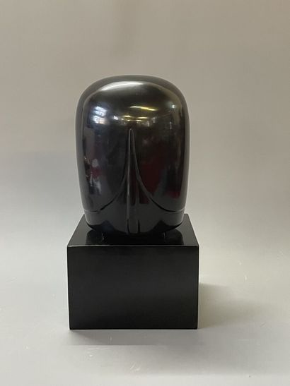 Shiva lingam laqué noire

H. :36 cm. 

Cachet...