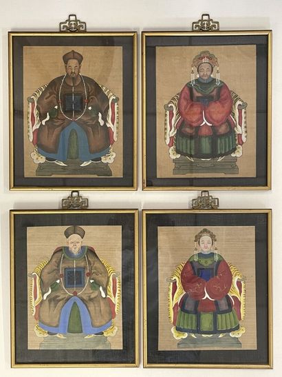 Suite de quatre peintures sur soie encadrées,...