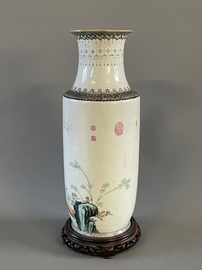 Vase balustre en porcelaine de Chine sur...