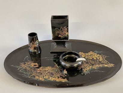 INDOCHINE XX° Paire de vases et service fumeur...