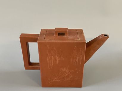 INDOCHINE Théière en terre cuite, décor incisé

13...