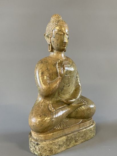 Bouddha en marbre sculpté

H. :29 cm.