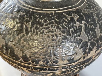 Important vase type Cizhou, en grès émaillé...