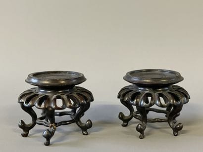 Huit socles en bois sculpté. 

H. : de 2,5...