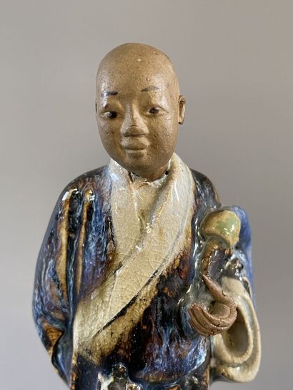 Personnage en terre cuite émaillé. Chine...
