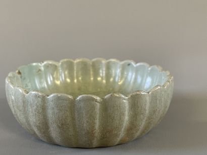 Coupe en grès émaillé. 

H. :3 cm. D. :9,5...