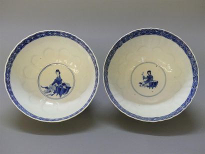 Deux coupes creuses en porcelaine de Chine.

H:...