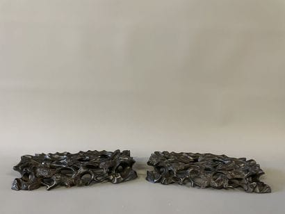 Paire de socle en bois sculpté. 

3,5 x 24...