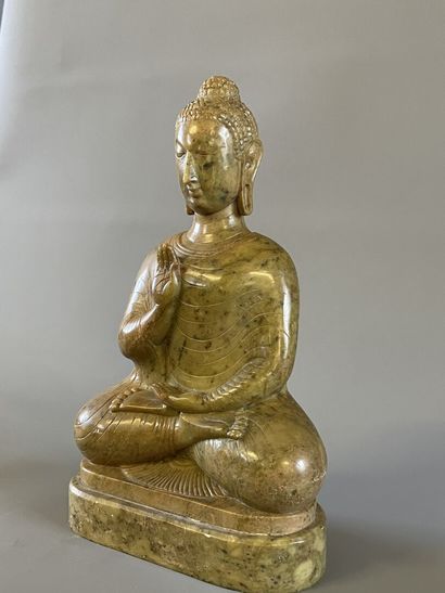 Bouddha en marbre sculpté

H. :29 cm.