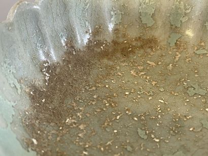 Coupe en grès émaillé. 

H. :3 cm. D. :9,5...