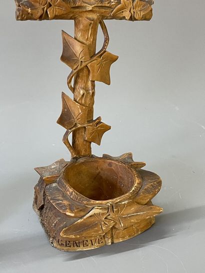Deux crucifix en bois sculpté un patiné,...