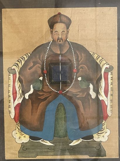 Suite de quatre peintures sur soie encadrées,...