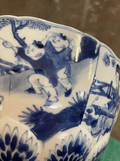 Deux coupes creuses en porcelaine de Chine.

H:...
