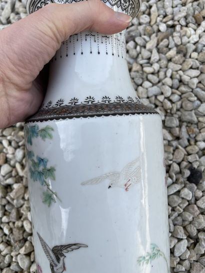 Vase balustre en porcelaine de Chine sur...
