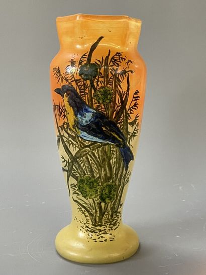 LEGRAS 

Vase en verre orangé, à décor émaillé...