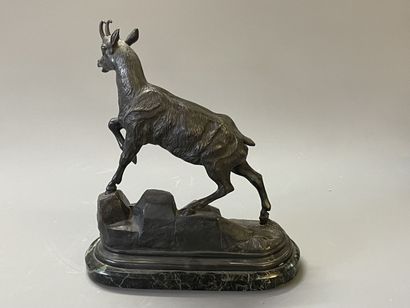 Jules MOIGNIEZ (1835-1894)

Chamois en bronze...
