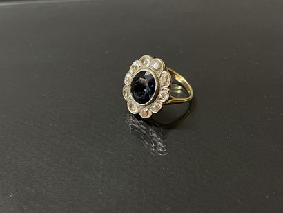 Bague en or et platine sertie d'un saphir...