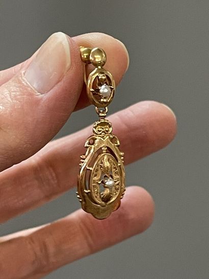 Paire de pendants d'oreille en or pour oreilles...