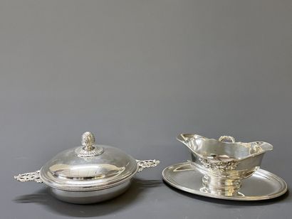 CHRISTOFLE

Vegetable dish and sauce boat...