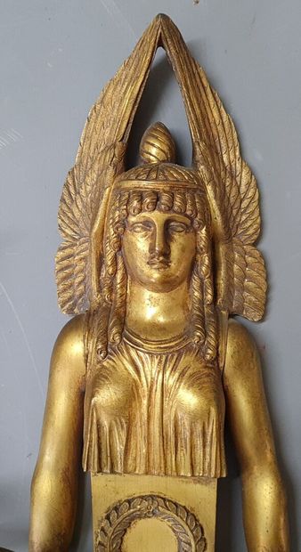 Paire d'appliques en bronze doré ciselé figurant...