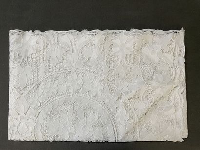 Tablecloth embroidered with the needle in...